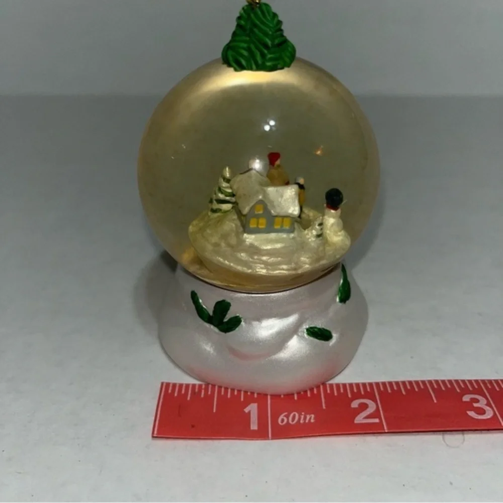 Hallmark‎ Keepsake Ornament Bringing Home the Tree Snowglobe